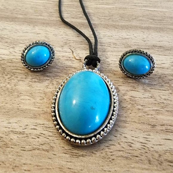 Jewelry - Turquoise color pendant necklace and earrings
